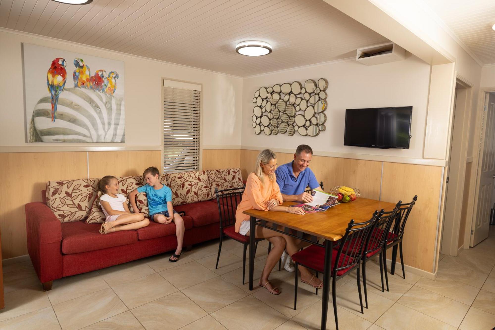 Ashmore Palms Holiday Village Gold Coast Exterior photo
