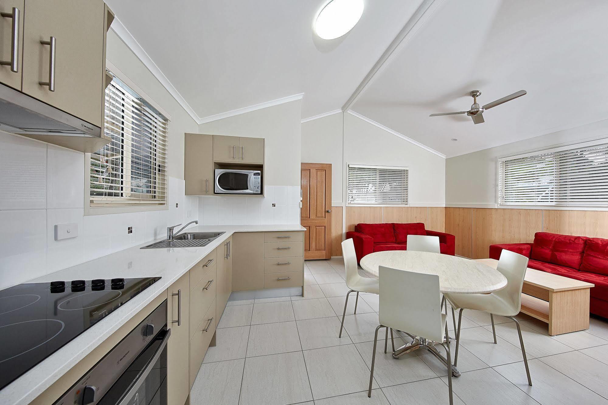 Ashmore Palms Holiday Village Gold Coast Exterior photo